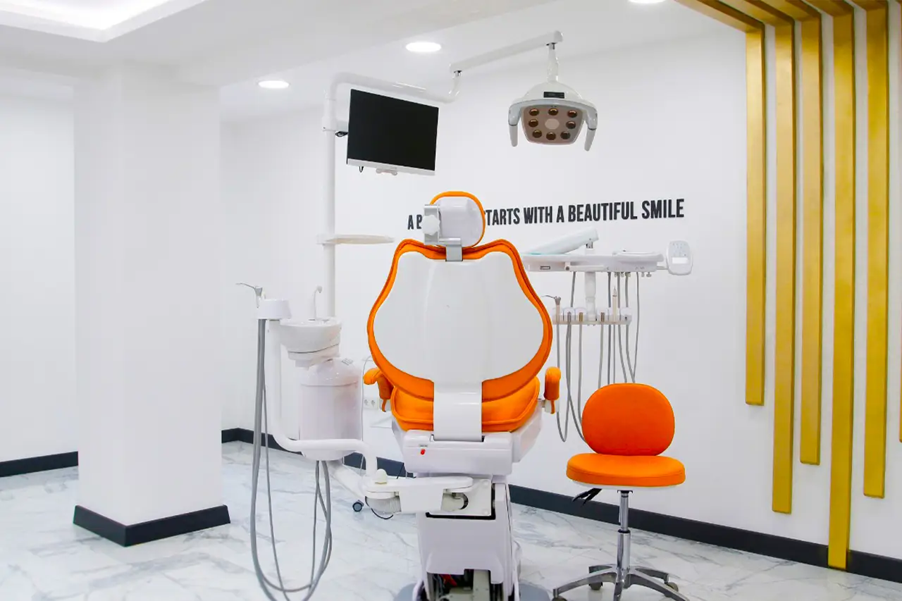 Dental treatment room with dental unit