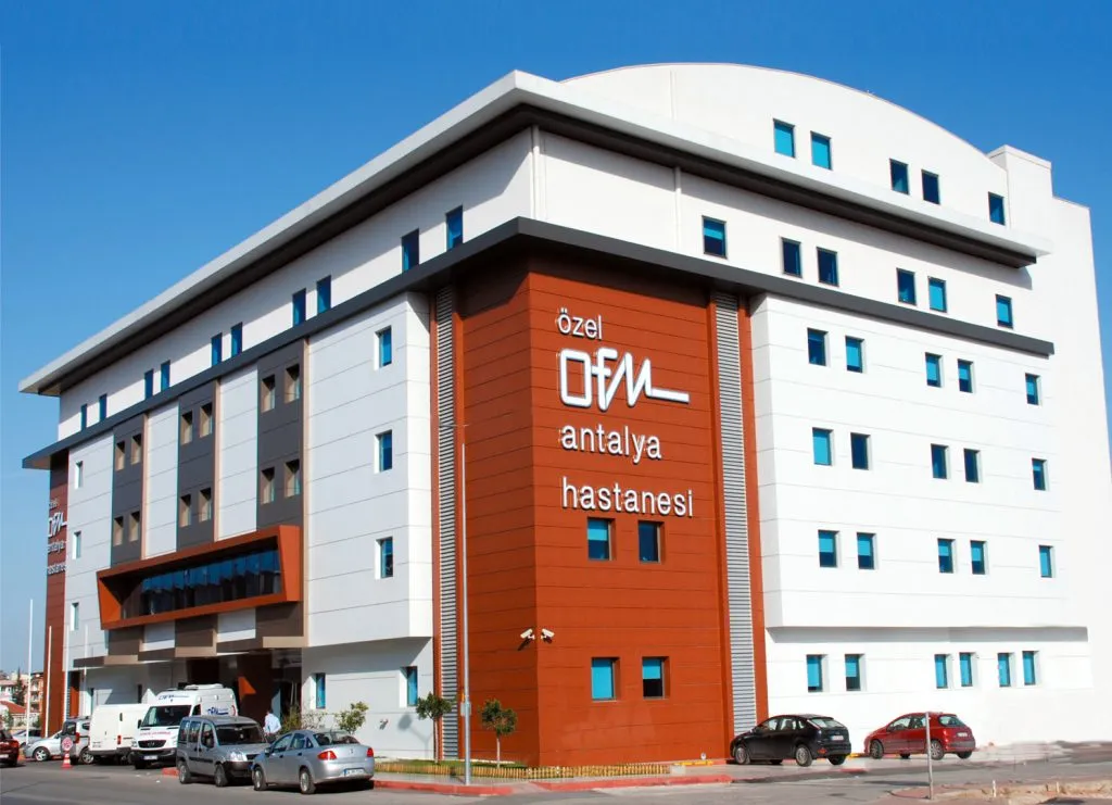 OFM Antalya Hastanesi binasının dış görünümü